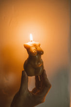 Cargar imagen en el visor de la galería, Abundant Goddess Candle
